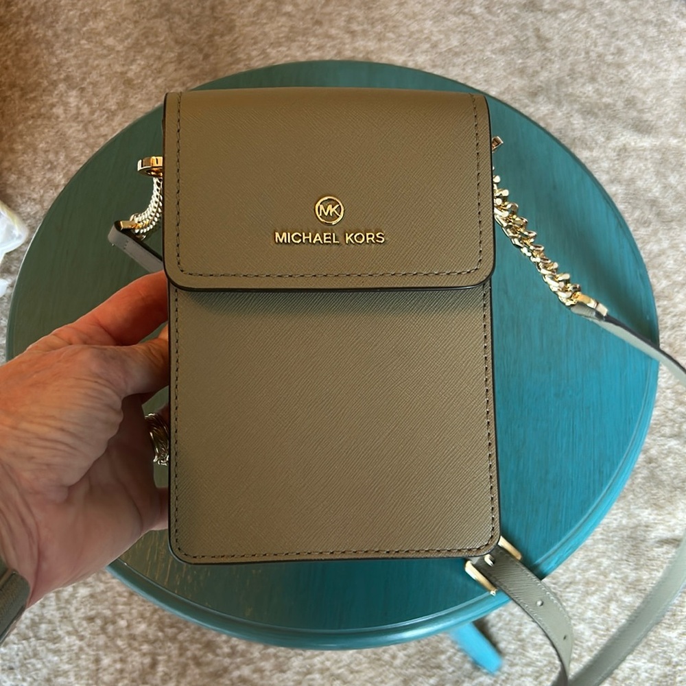 007 Michael Kors Olive Green Crossbody Bag/Phone Case